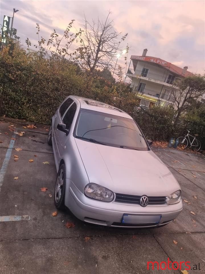 2002' Volkswagen Golf photo #2