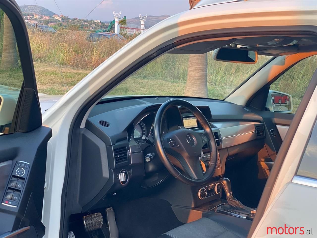 2011' Mercedes-Benz GLK 220 photo #6