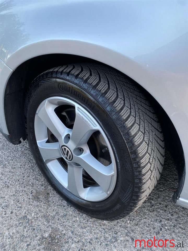 2009' Volkswagen Golf photo #4