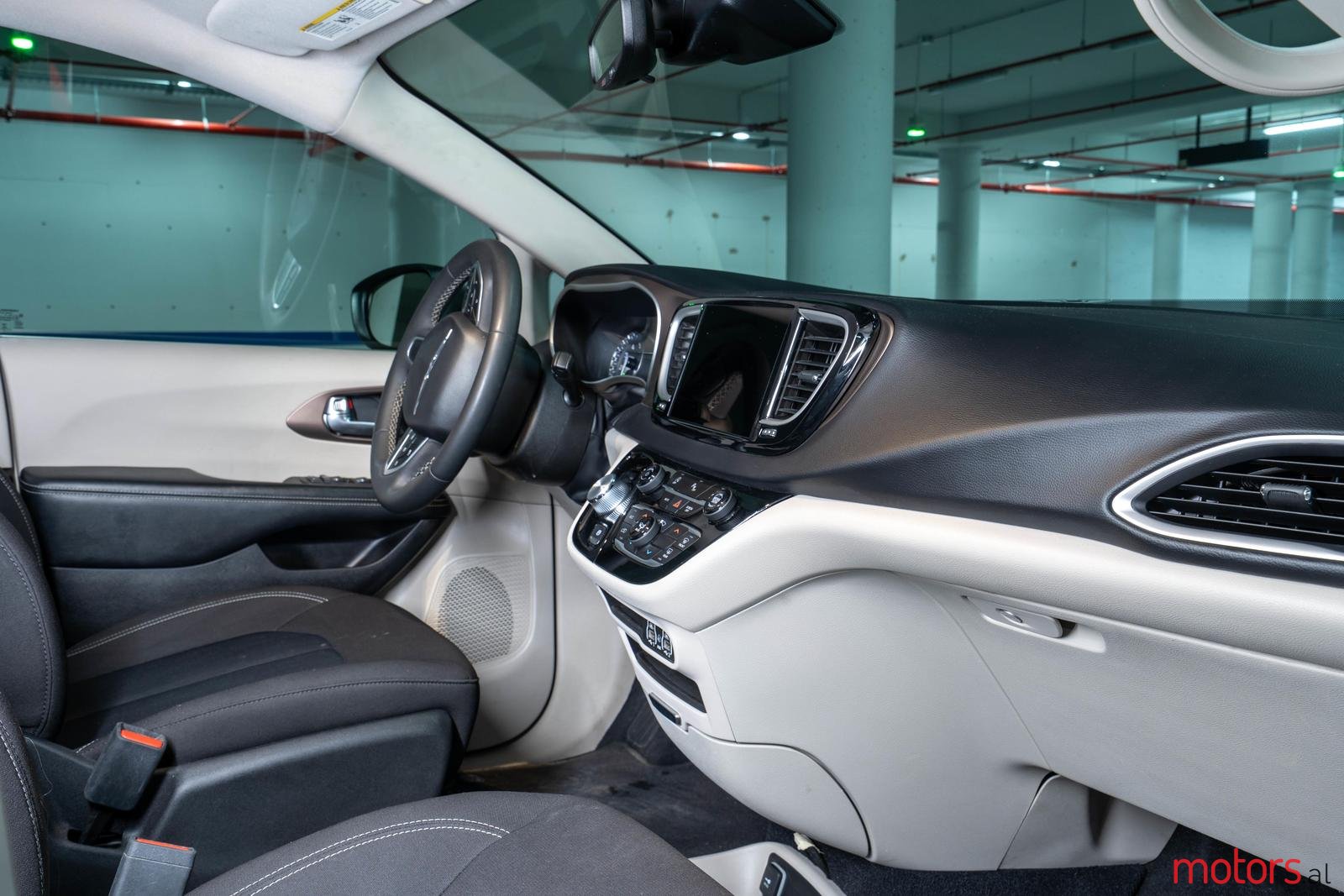 2022' Chrysler Voyager LX photo #4