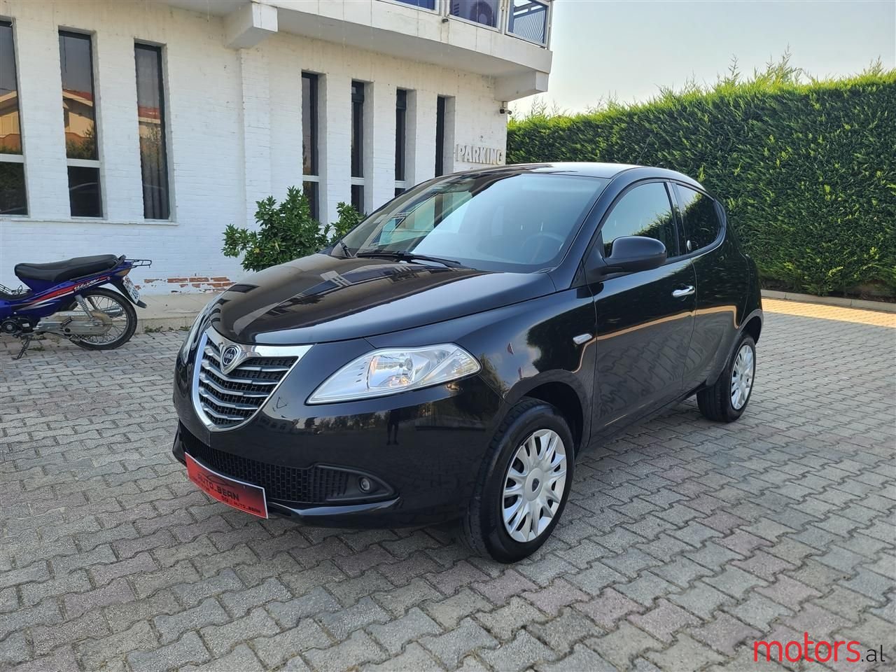 2014' Lancia Ypsilon photo #1