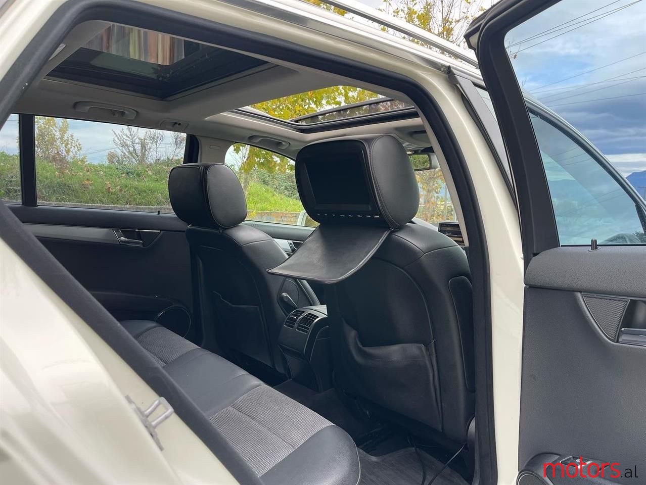 2010' Mercedes-Benz C 200 photo #6