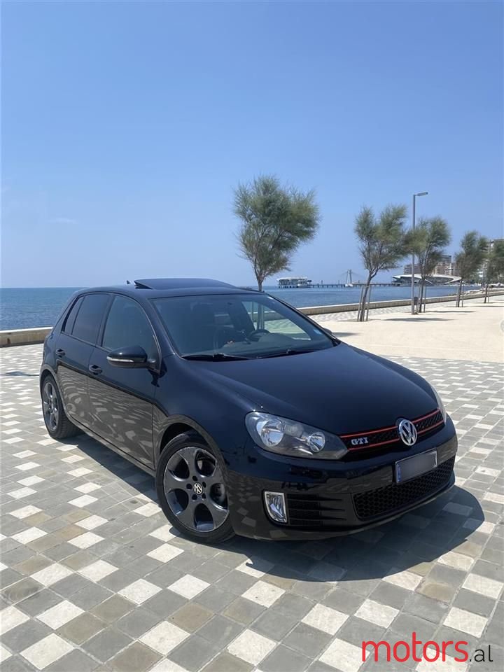 2011' Volkswagen Golf photo #1