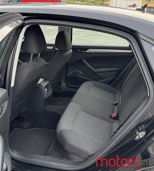 2012' Volkswagen Passat photo #2