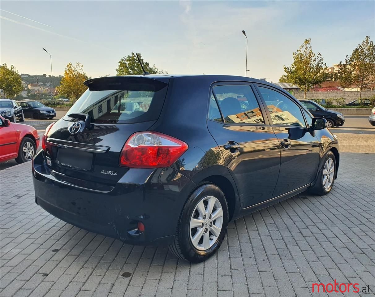 2012' Toyota Auris photo #6