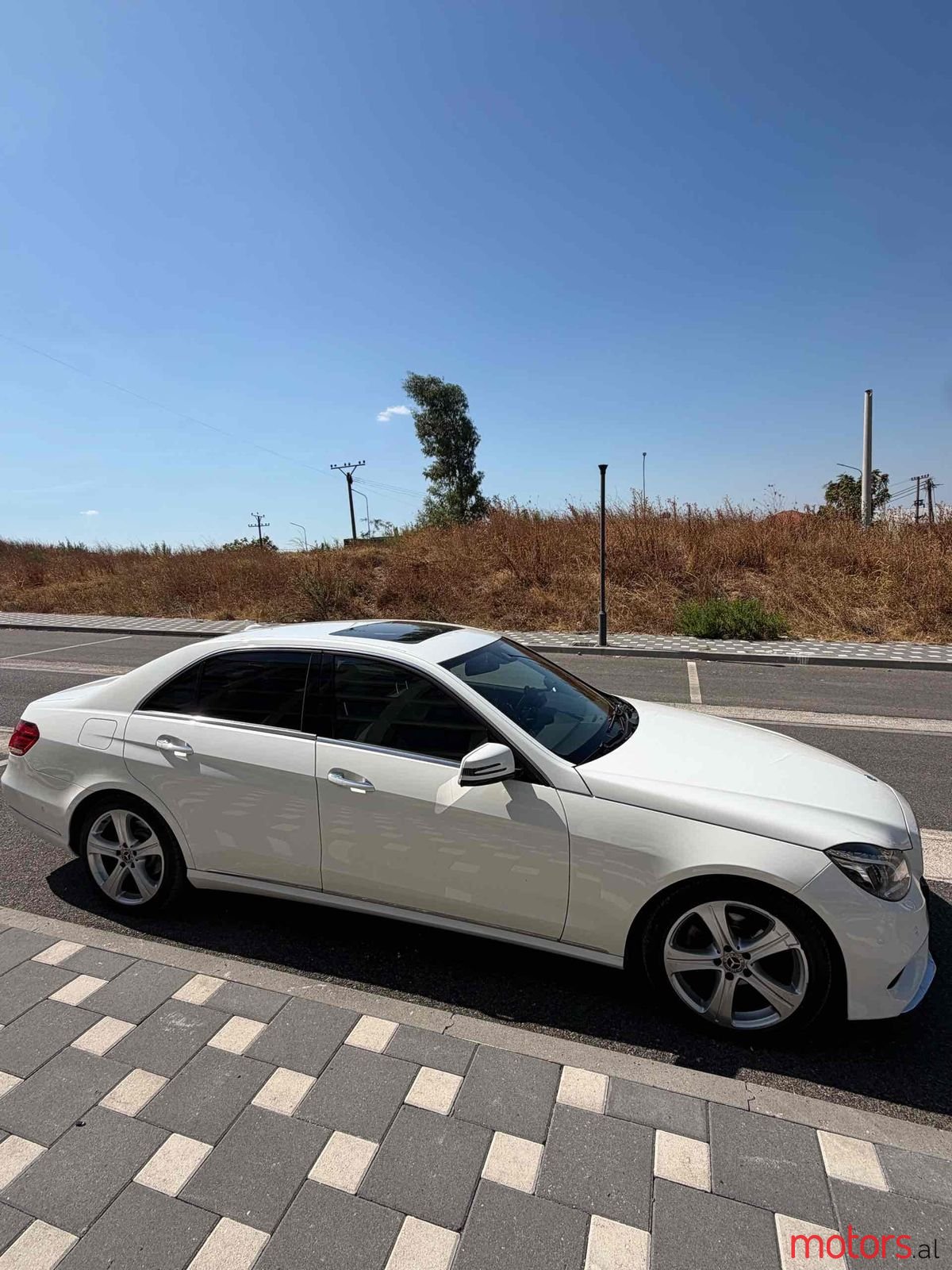 2013' Mercedes-Benz E 220 photo #2