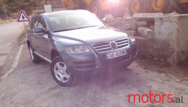 2005' Volkswagen Touareg photo #1