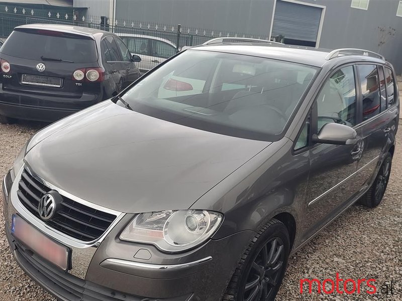 2007' Volkswagen Touran photo #4
