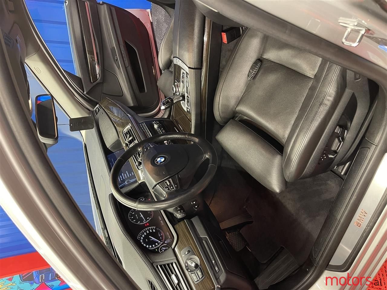 2010' BMW 750 photo #5