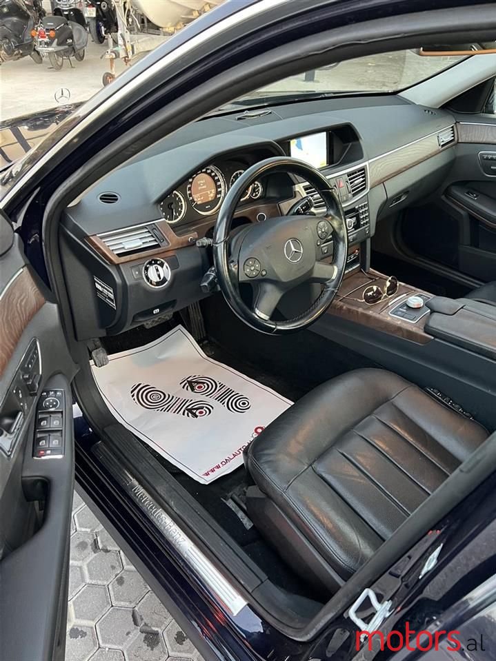 2010' Mercedes-Benz E 350 photo #3