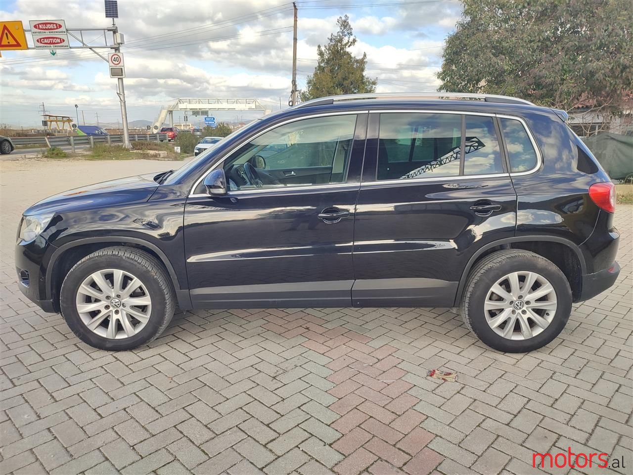 2009' Volkswagen Tiguan photo #5