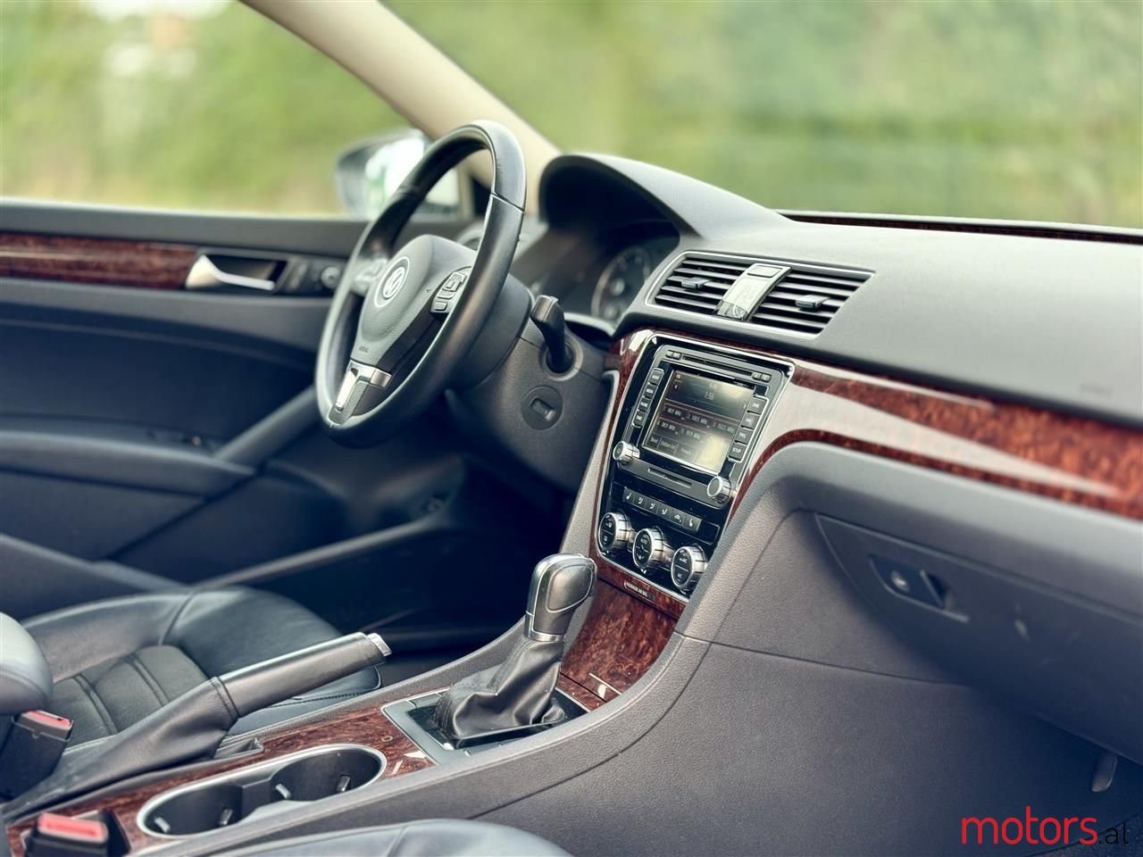 2013' Volkswagen Passat photo #6