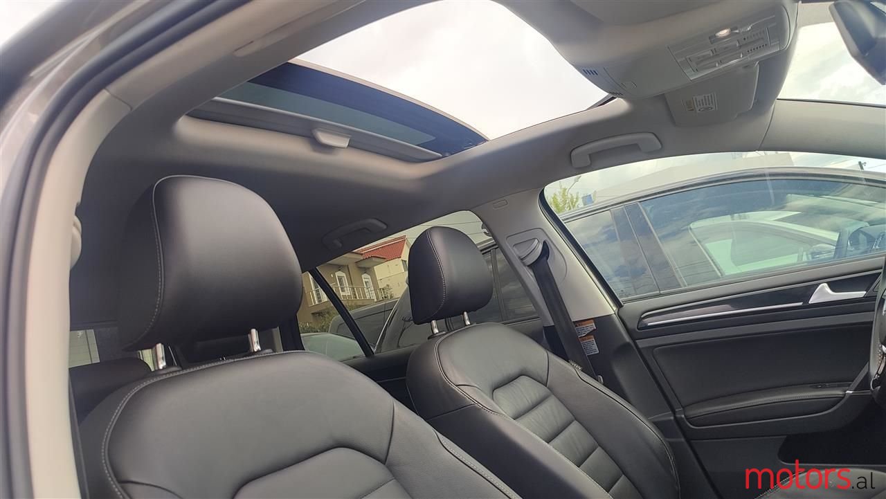 2014' Volkswagen Golf photo #5