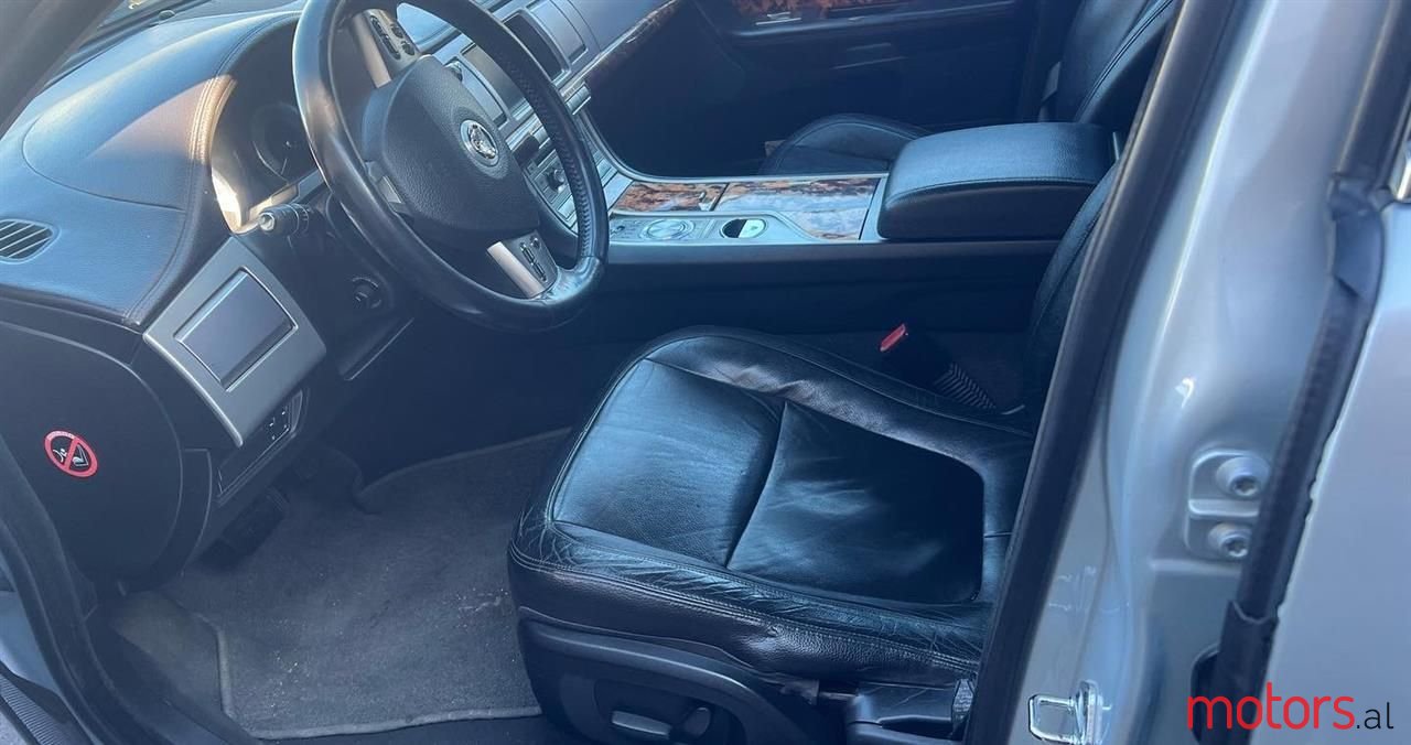 2008' Jaguar XF photo #3