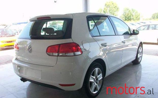 2009' Volkswagen Golf photo #2