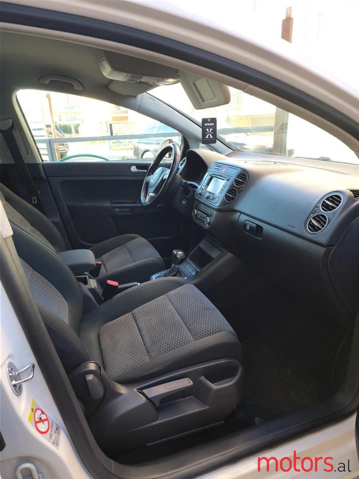 2010' Volkswagen Golf Plus photo #4