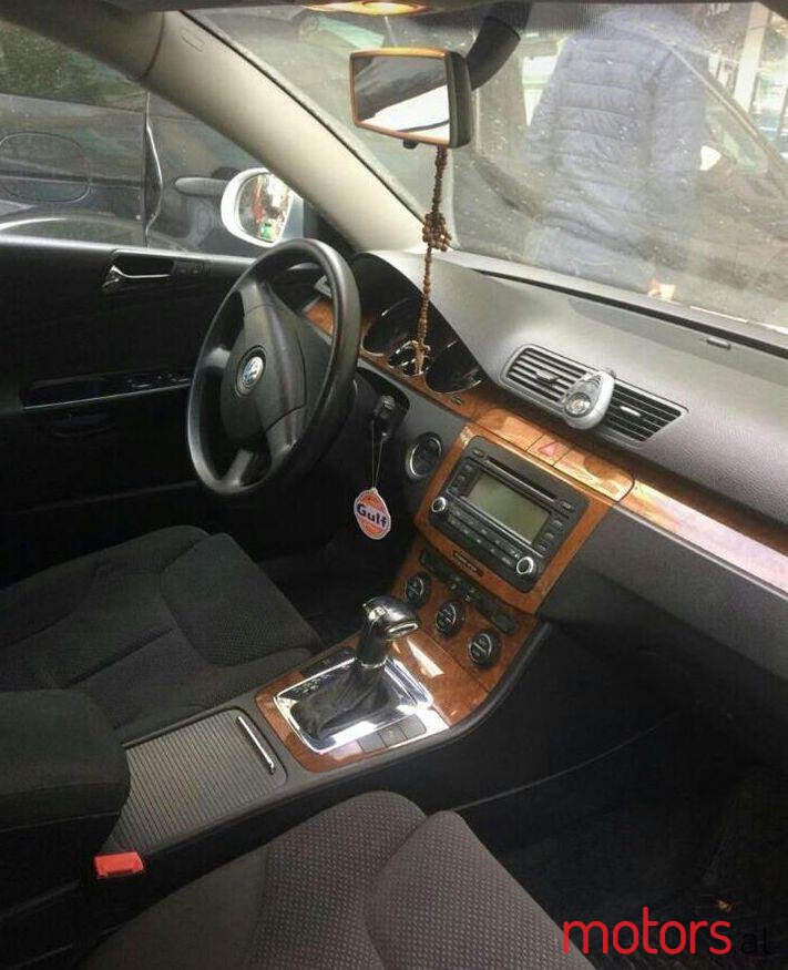2006' Volkswagen Passat photo #2