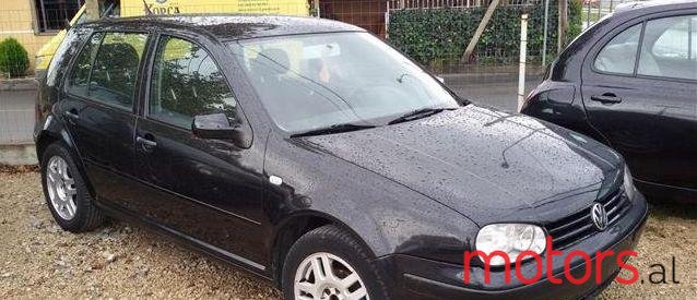 2002' Volkswagen Golf photo #2