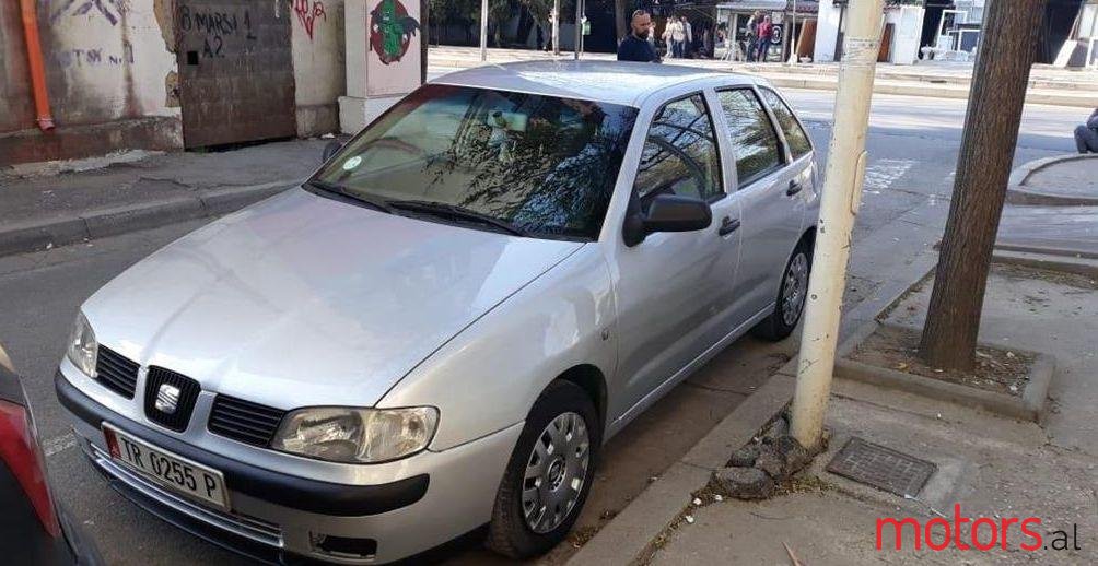 2001' SEAT Ibiza photo #1