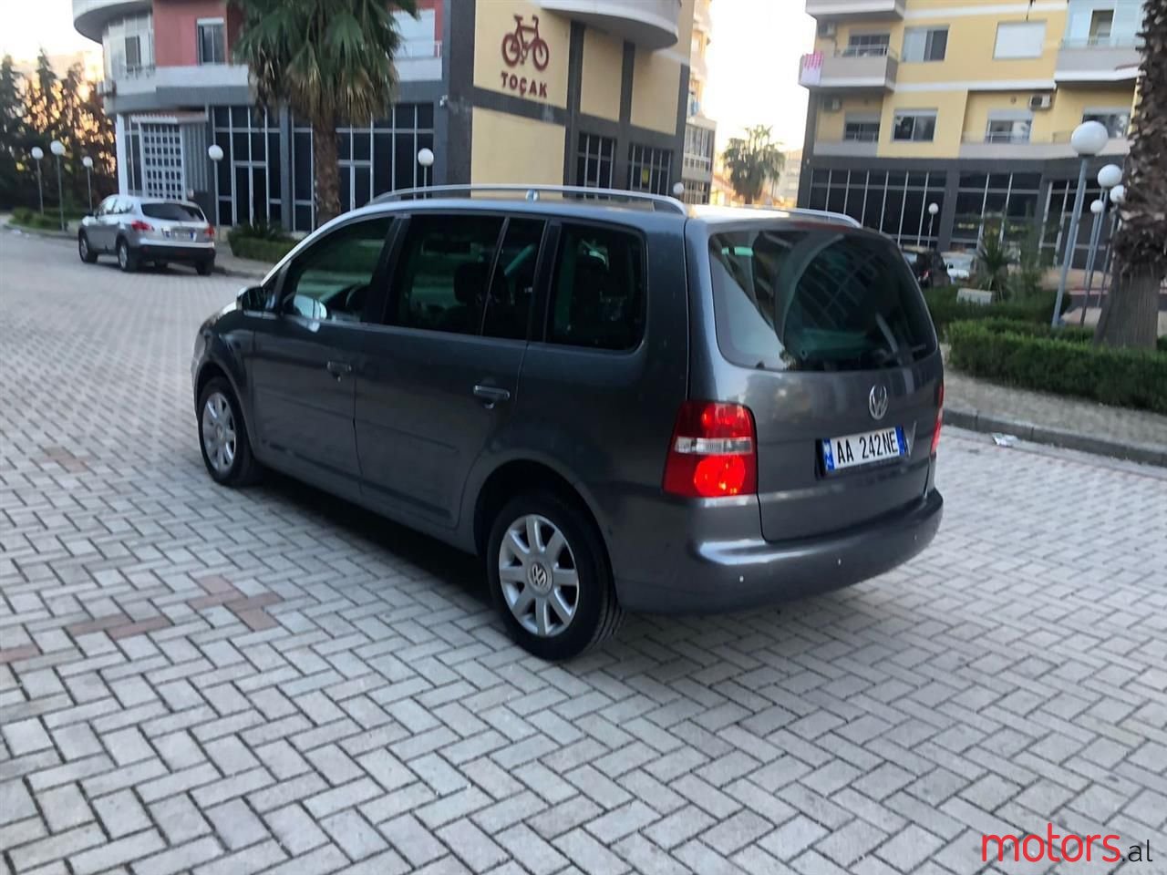 2005' Volkswagen Touran photo #5