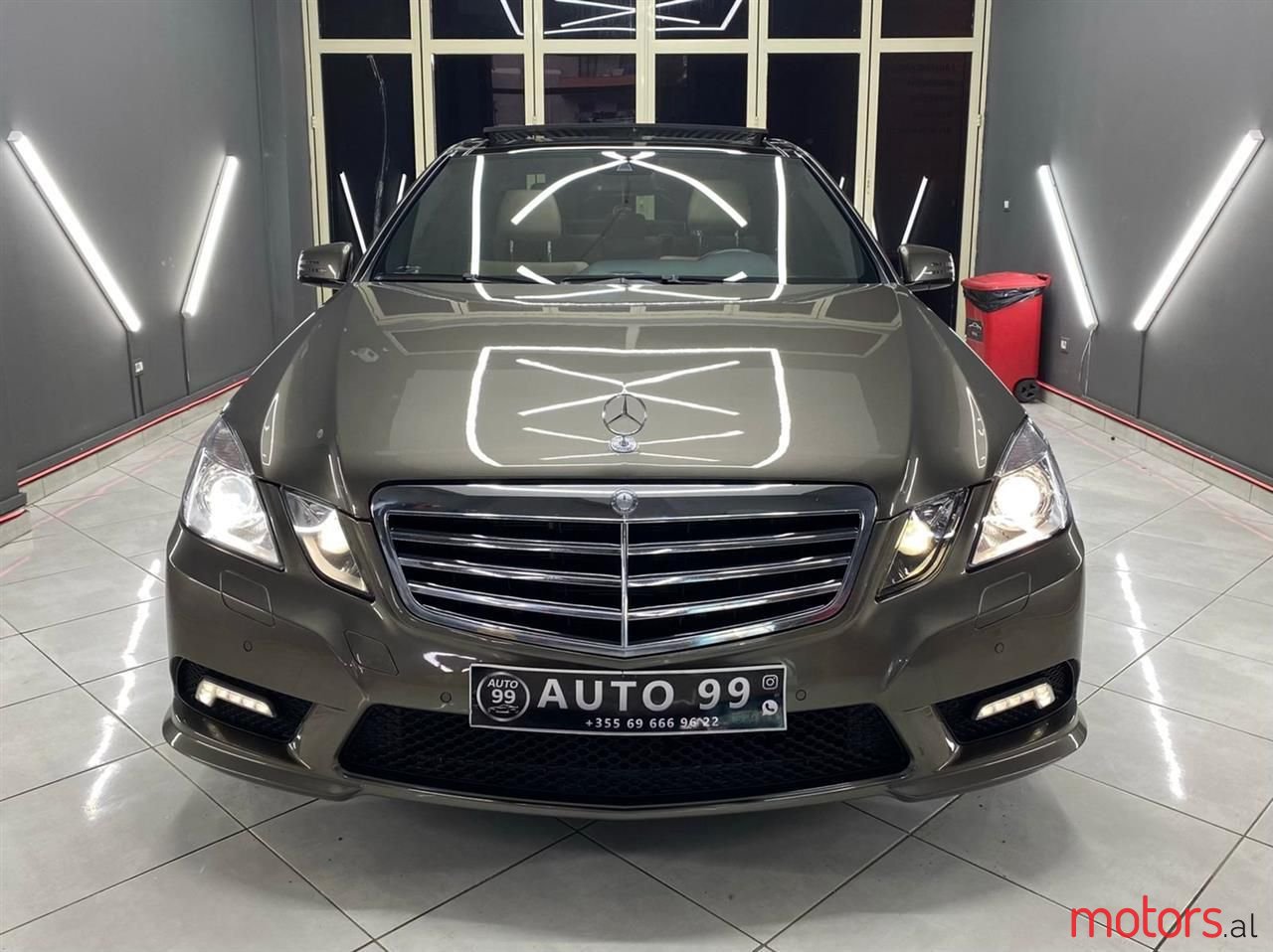 2010' Mercedes-Benz E 350 photo #2