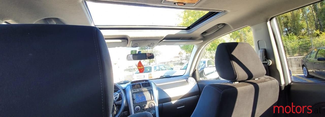 2009' Suzuki Grand Vitara photo #6