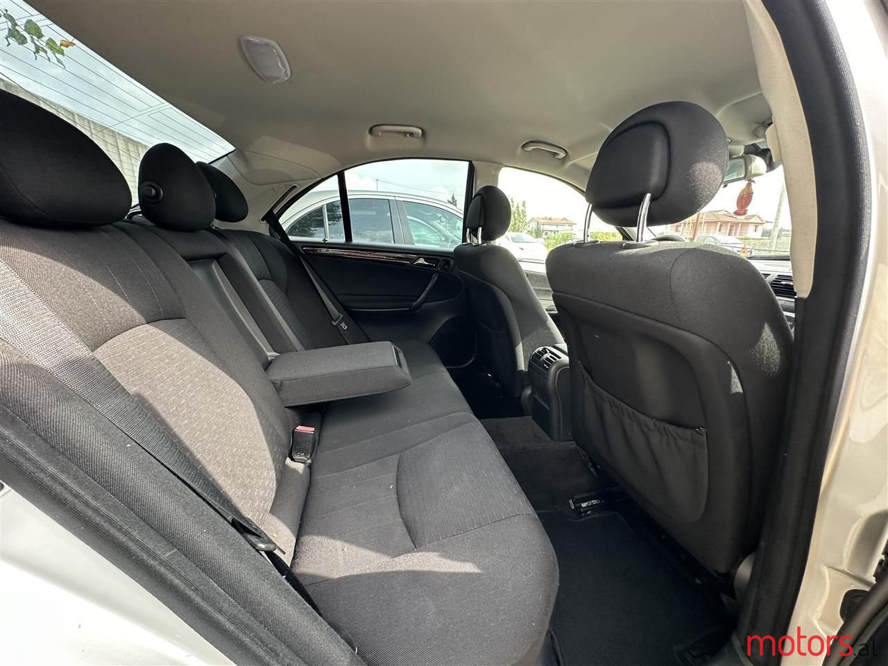 2005' Mercedes-Benz C 220 photo #2