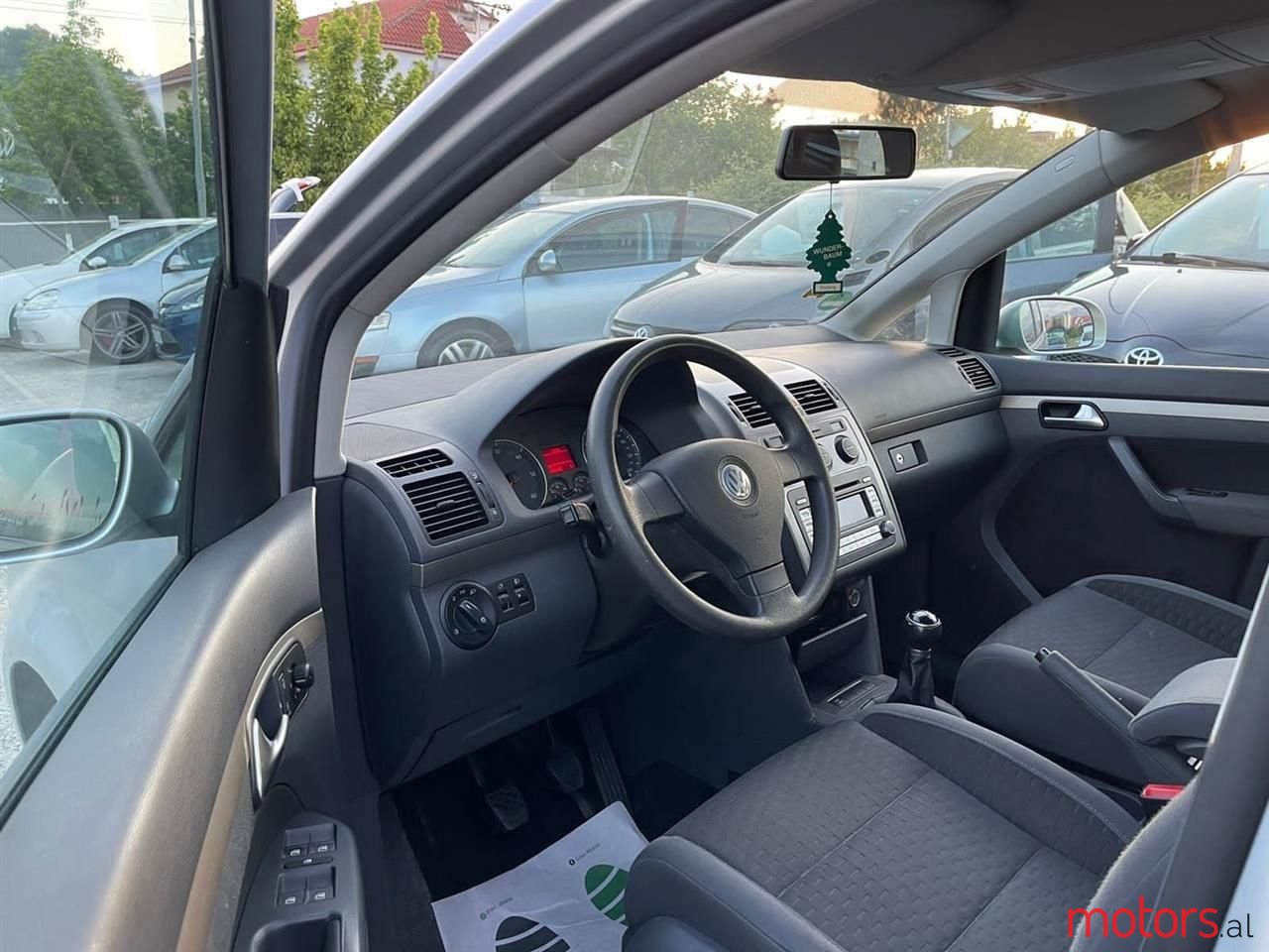 2007' Volkswagen Touran photo #3