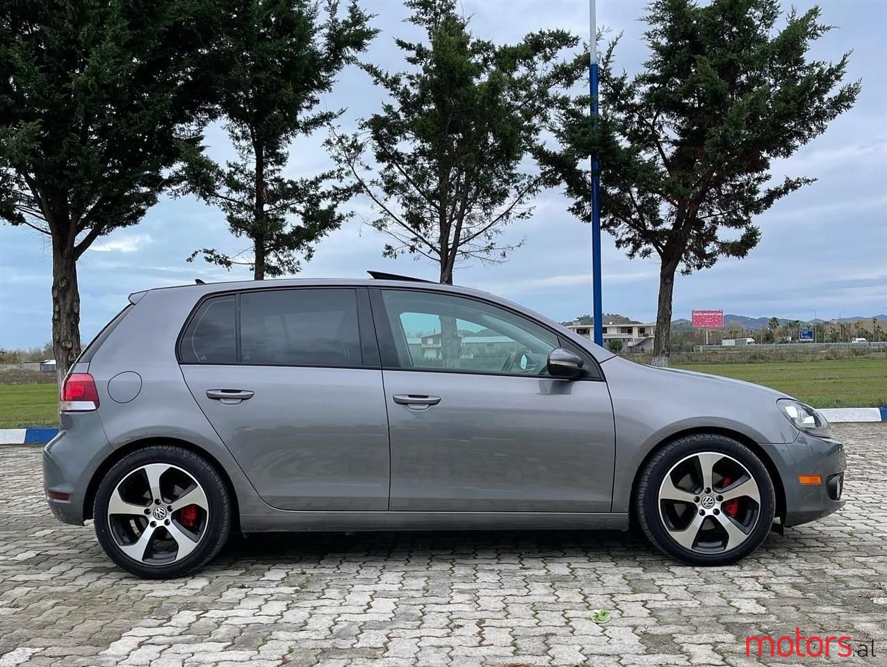 2012' Volkswagen Golf photo #3