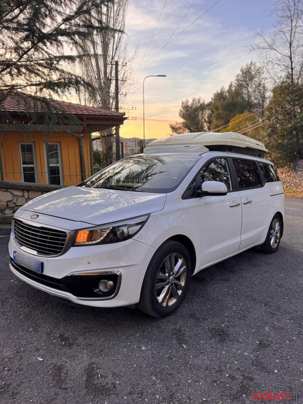 2015' Kia Carnival photo #5