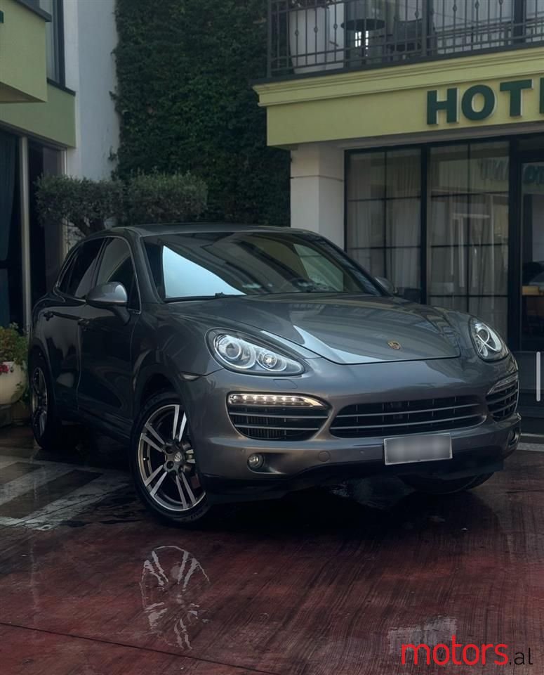 2012' Porsche Cayenne photo #1