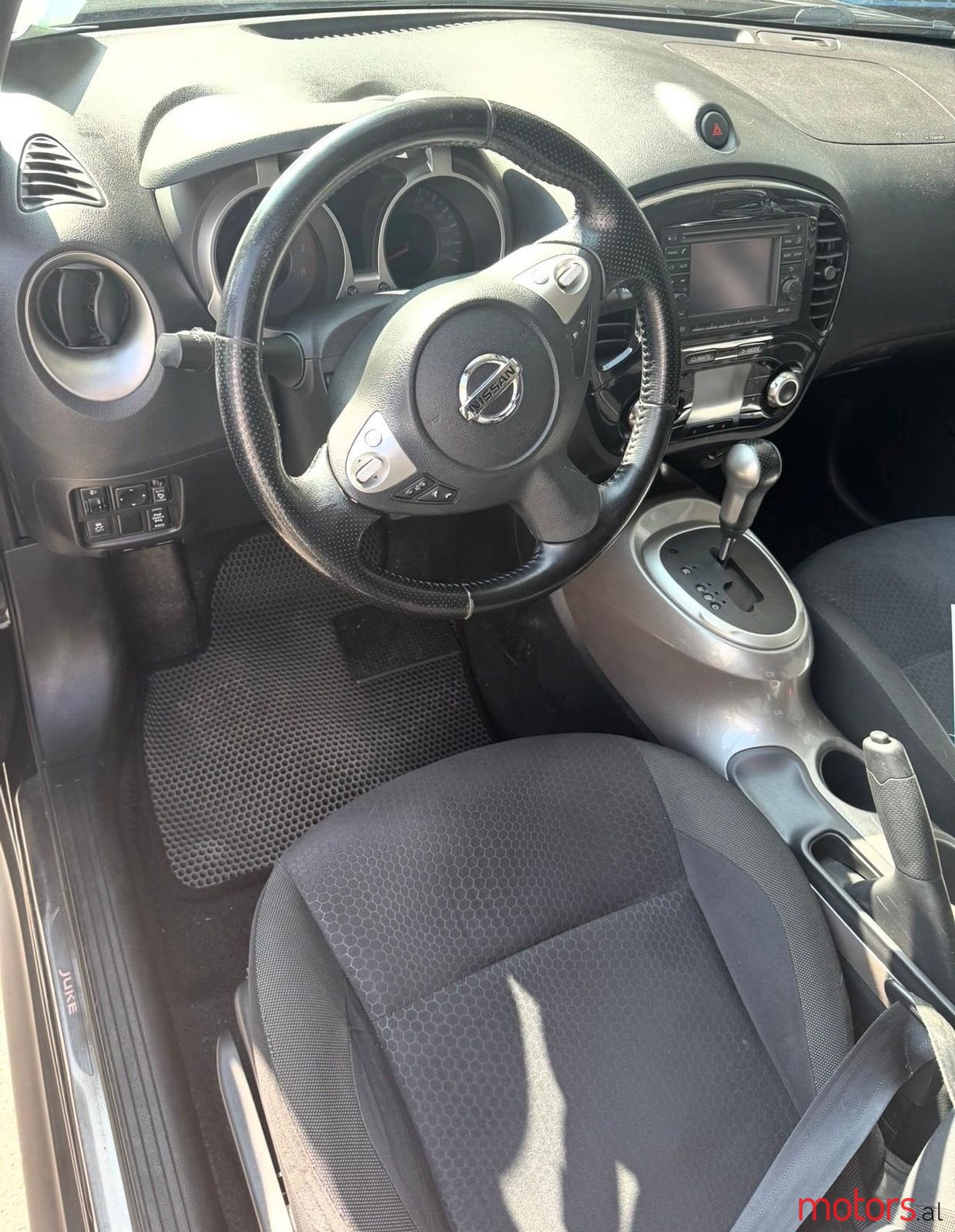 2012' Nissan Juke photo #2