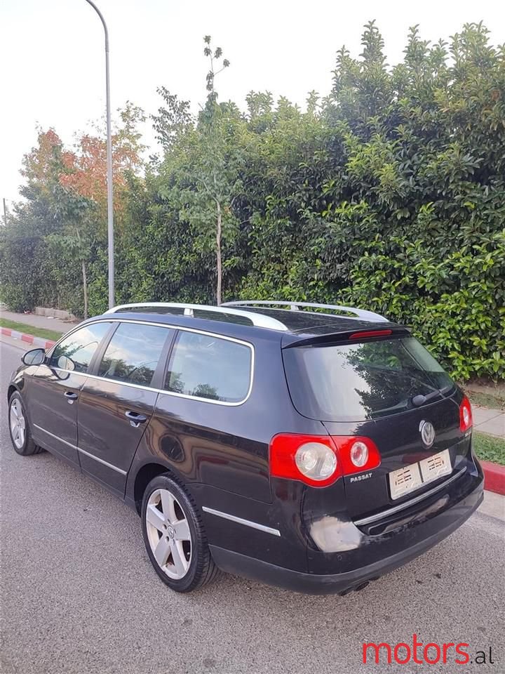 2009' Volkswagen Passat photo #2