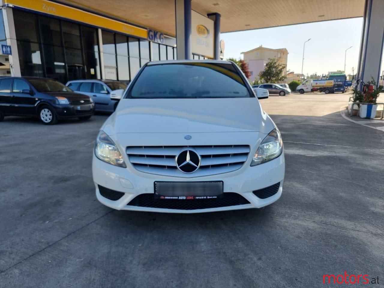 2013' Mercedes-Benz 200 photo #4