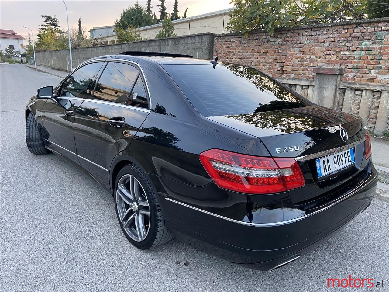 2010' Mercedes-Benz E 250 photo #3