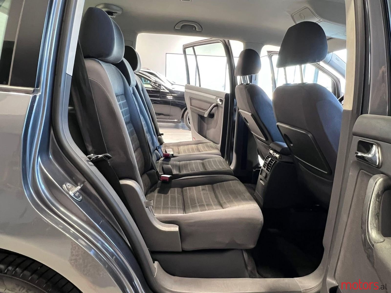 2006' Volkswagen Touran photo #4