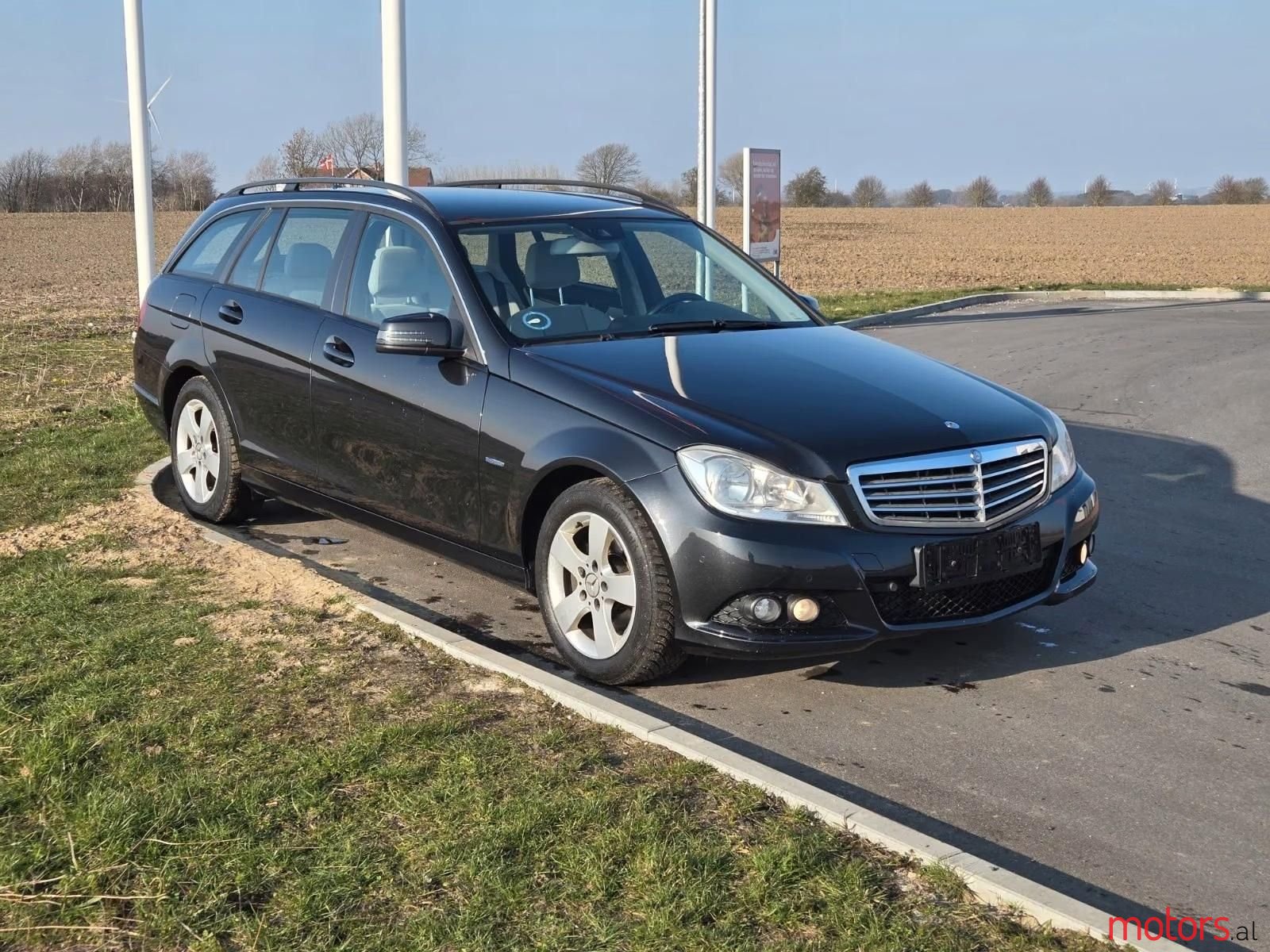 2011' Mercedes-Benz C 220 photo #2