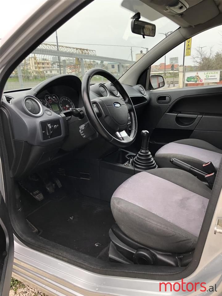 2008' Ford Fiesta photo #5