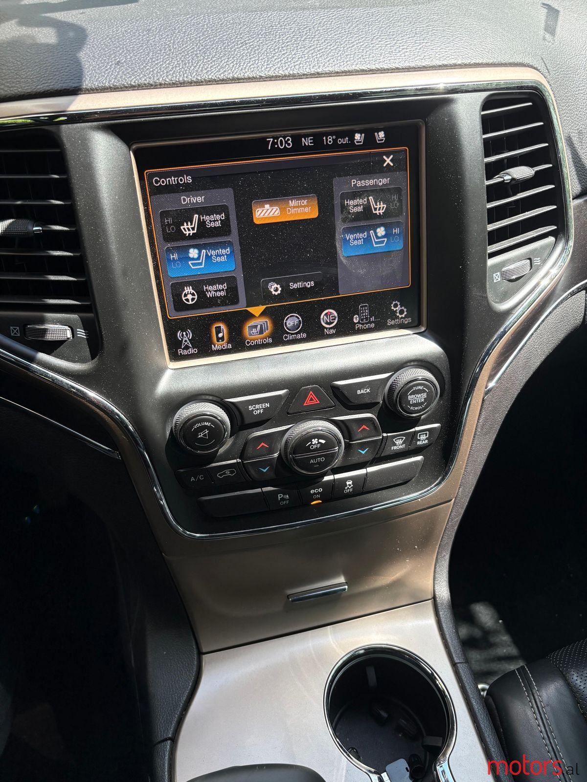 2015' Jeep Grand Cherokee photo #3
