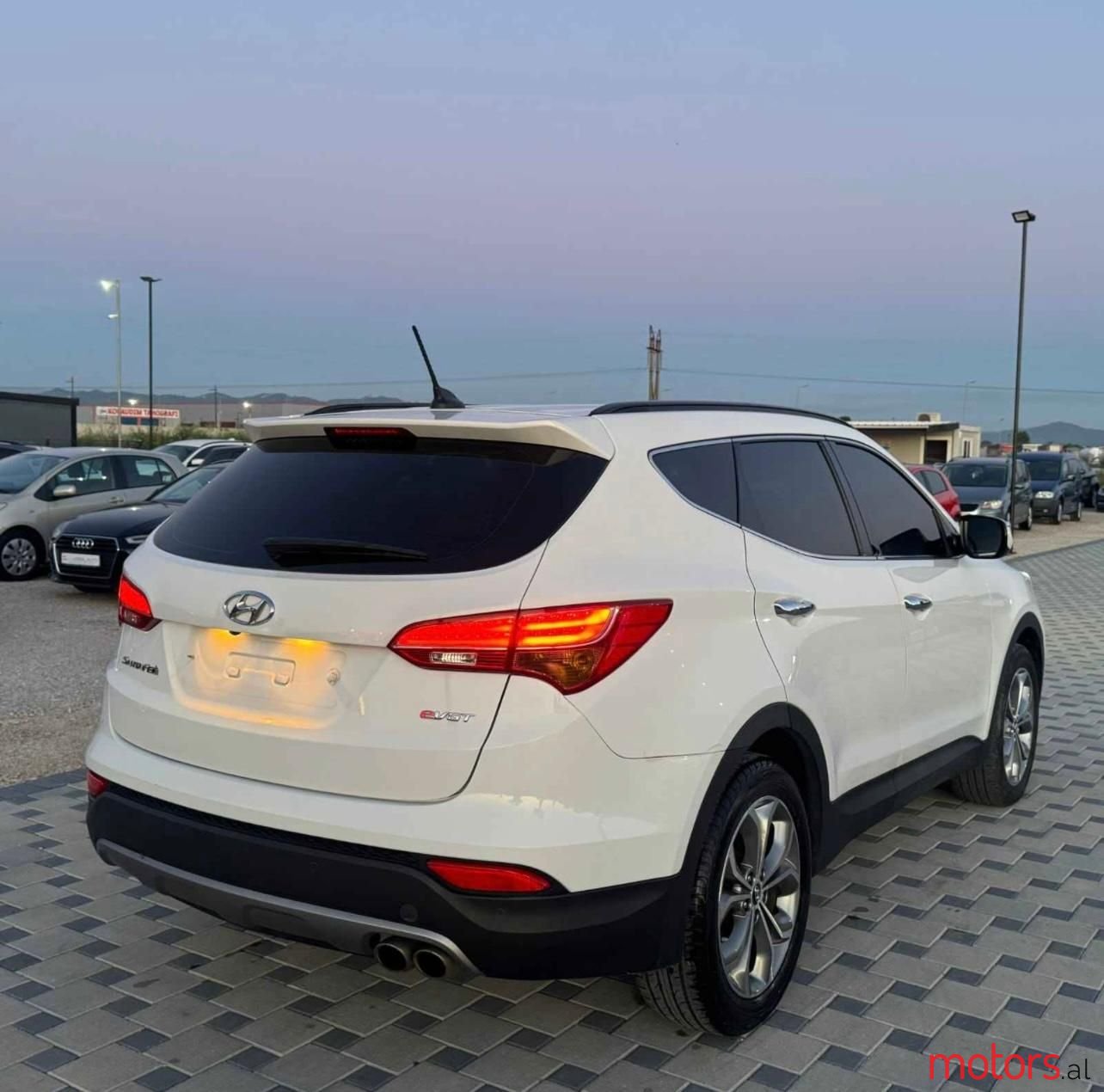 2013' Hyundai Santa Fe photo #3