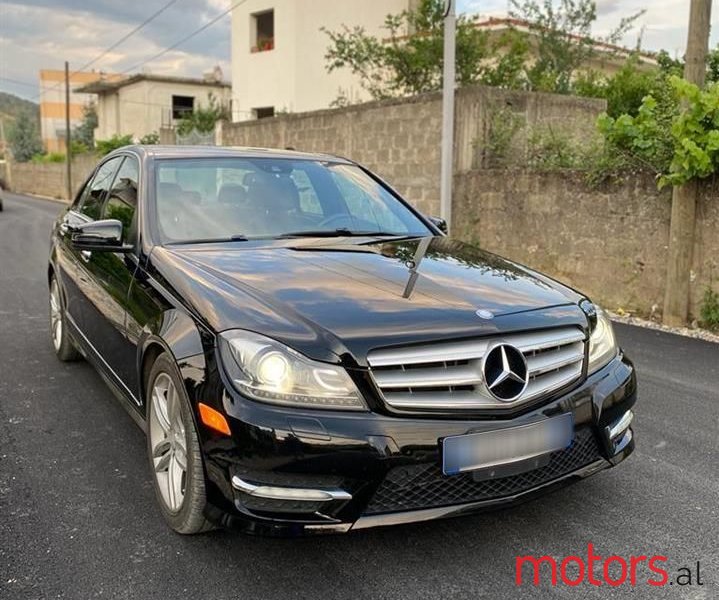 2012' Mercedes-Benz C 300 photo #3