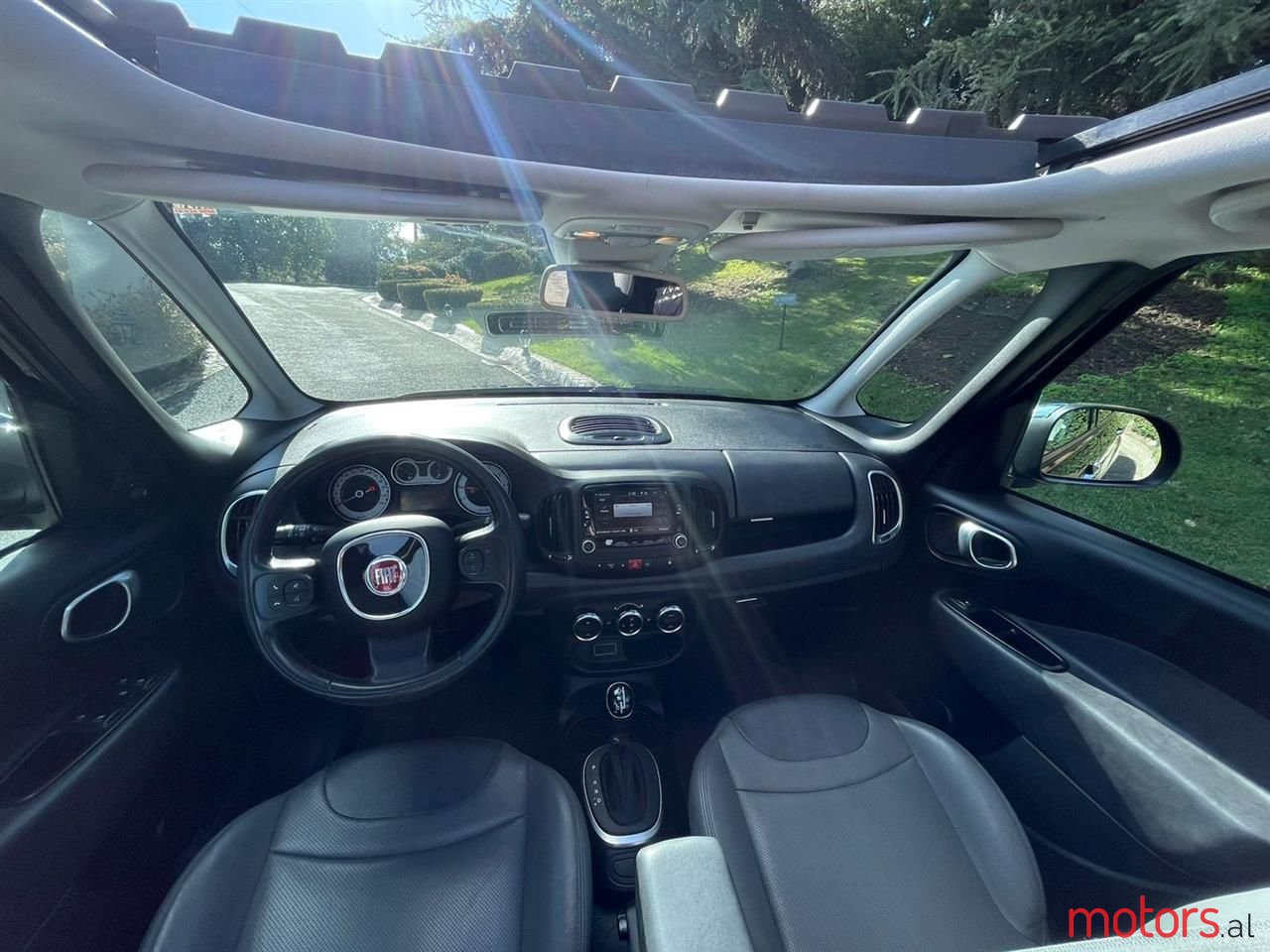 2015' Fiat 500L photo #4