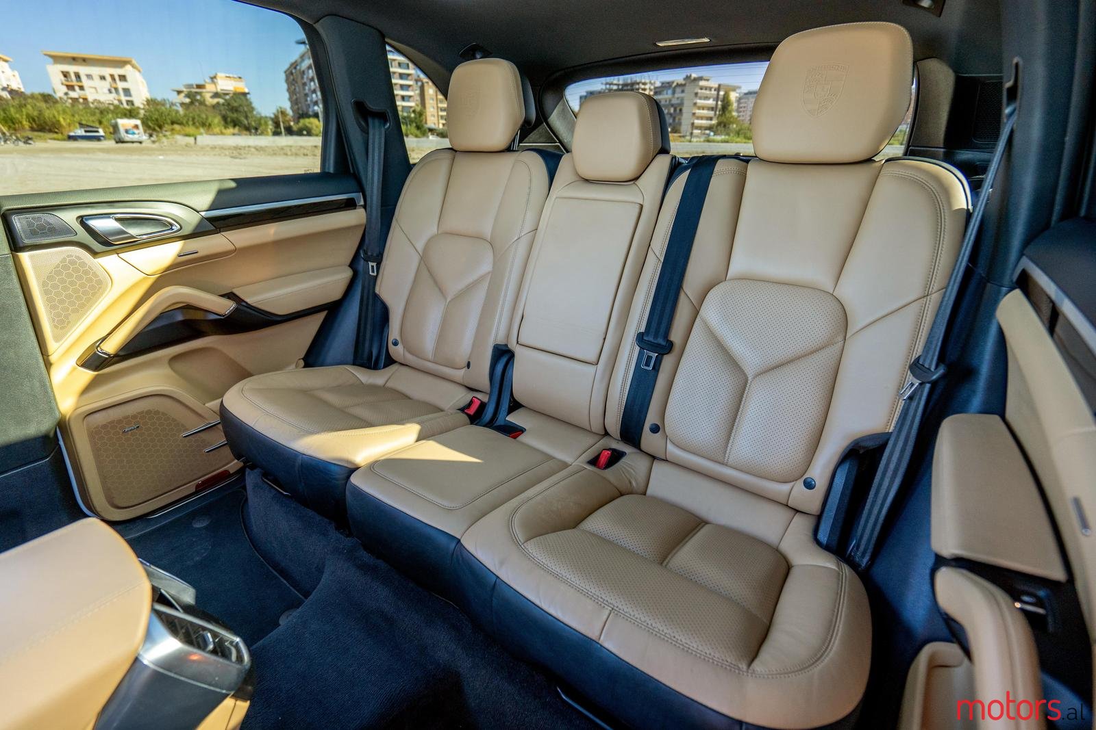 2016' Porsche Cayenne photo #5