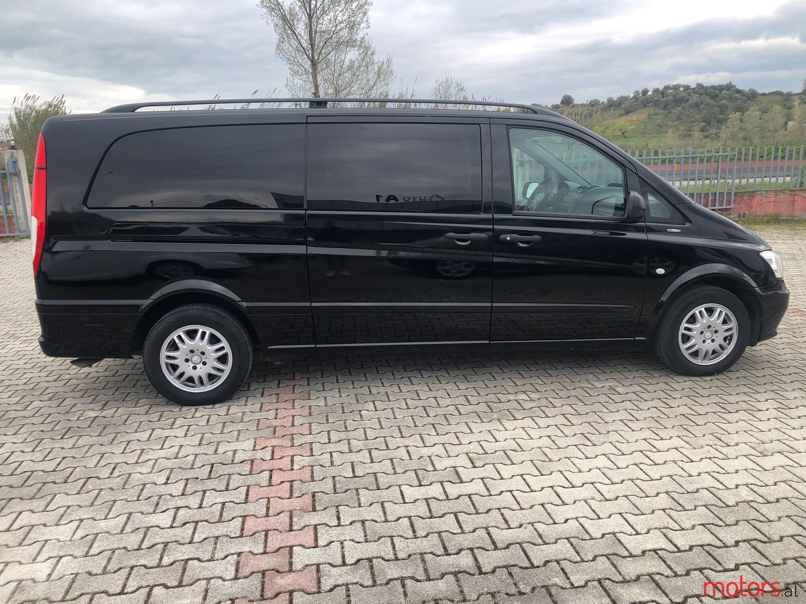 2013' Mercedes-Benz Viano photo #2