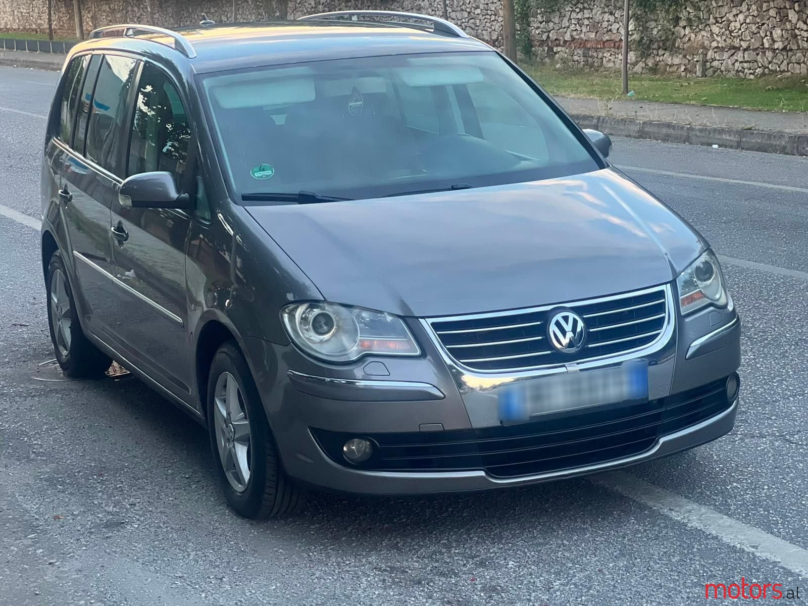 2007' Volkswagen Touran photo #1