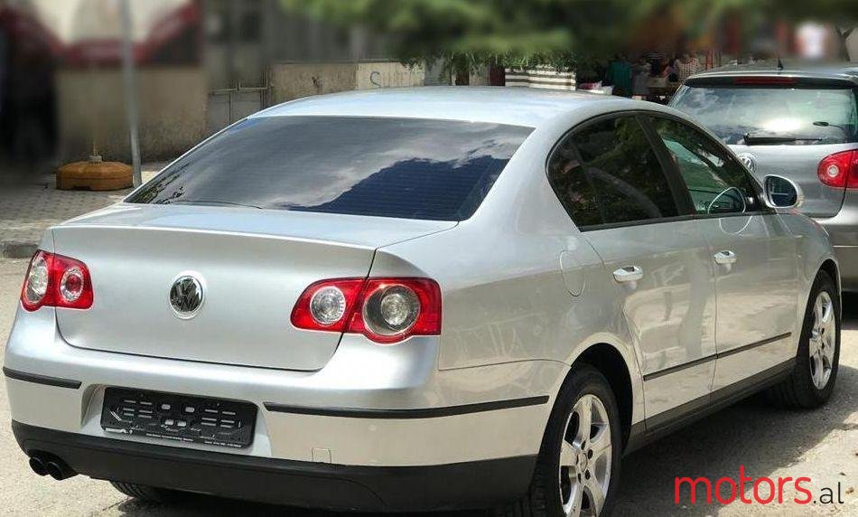 2008' Volkswagen Passat photo #1