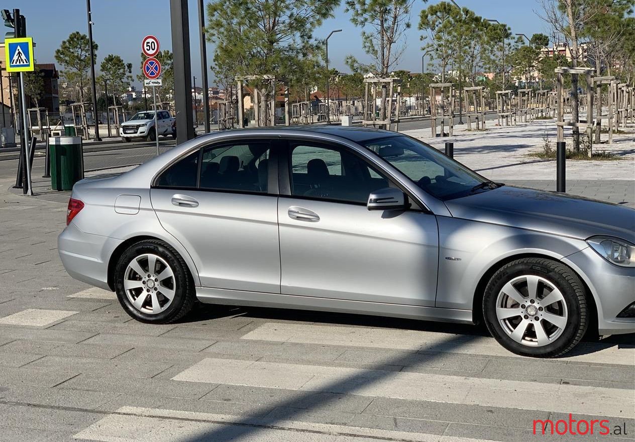 2012' Mercedes-Benz 220 photo #1