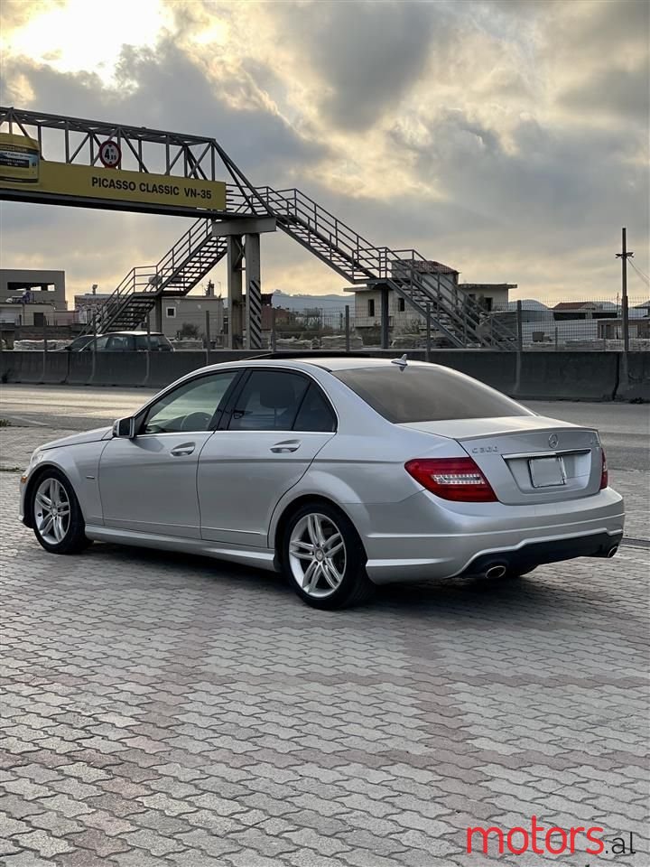 2012' Mercedes-Benz C 300 photo #3