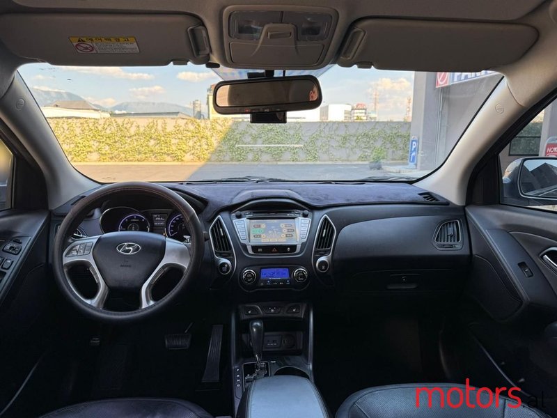 2011' Hyundai Tucson photo #5