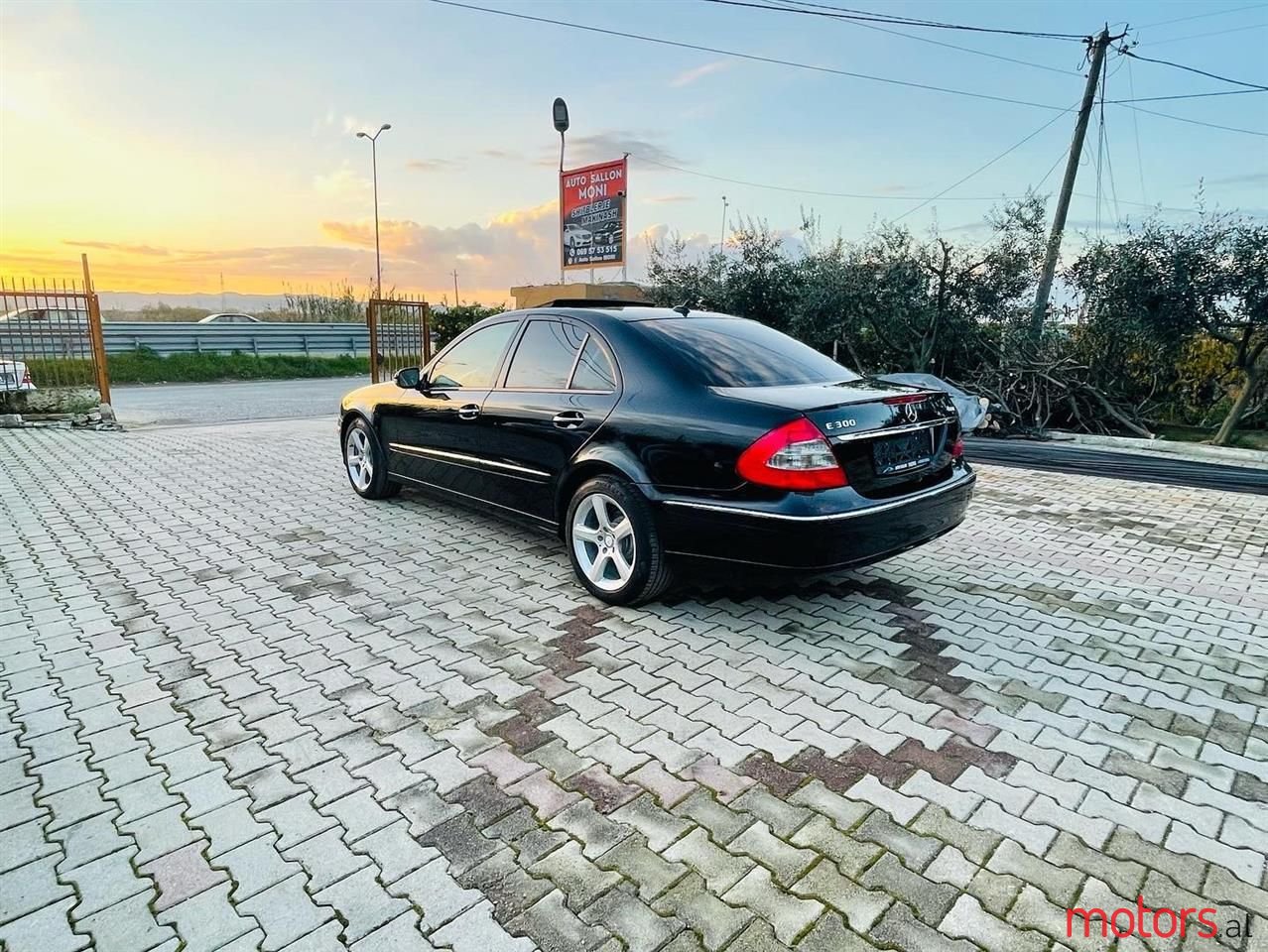 2008' Mercedes-Benz E 300 photo #2